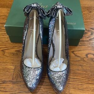 Brand New Donald J Pliner Pewter Glitter bow backed stiletto pumps size 8